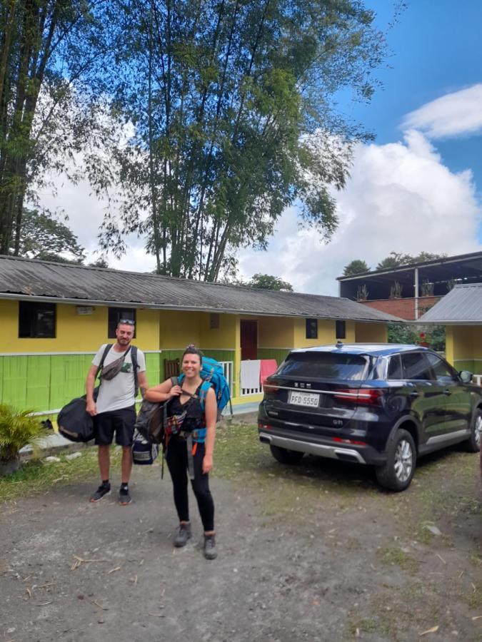Hostal Henrry's Hotel Mindo Buitenkant foto
