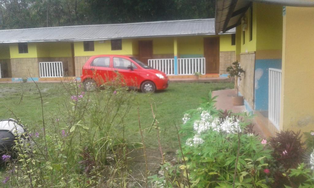 Hostal Henrry's Hotel Mindo Buitenkant foto
